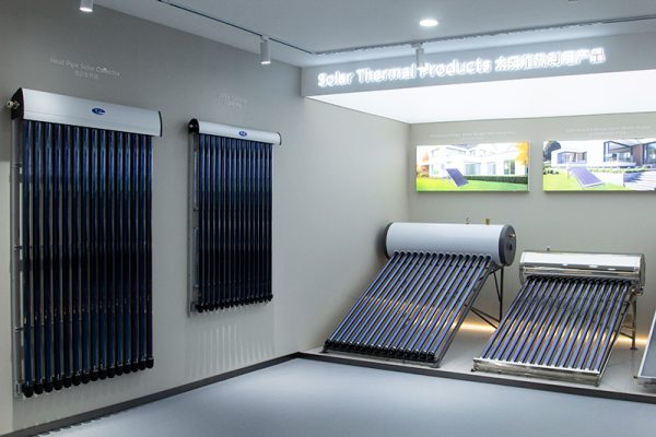 Solar water heater and pressurized vacuum tube collector